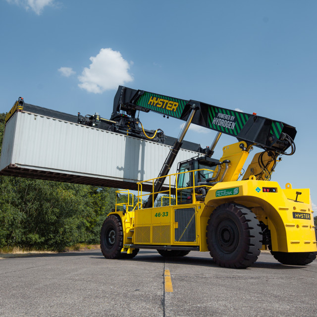 Hyster H2Ports: Wasserstoff-Reachstacker ausgeliefert